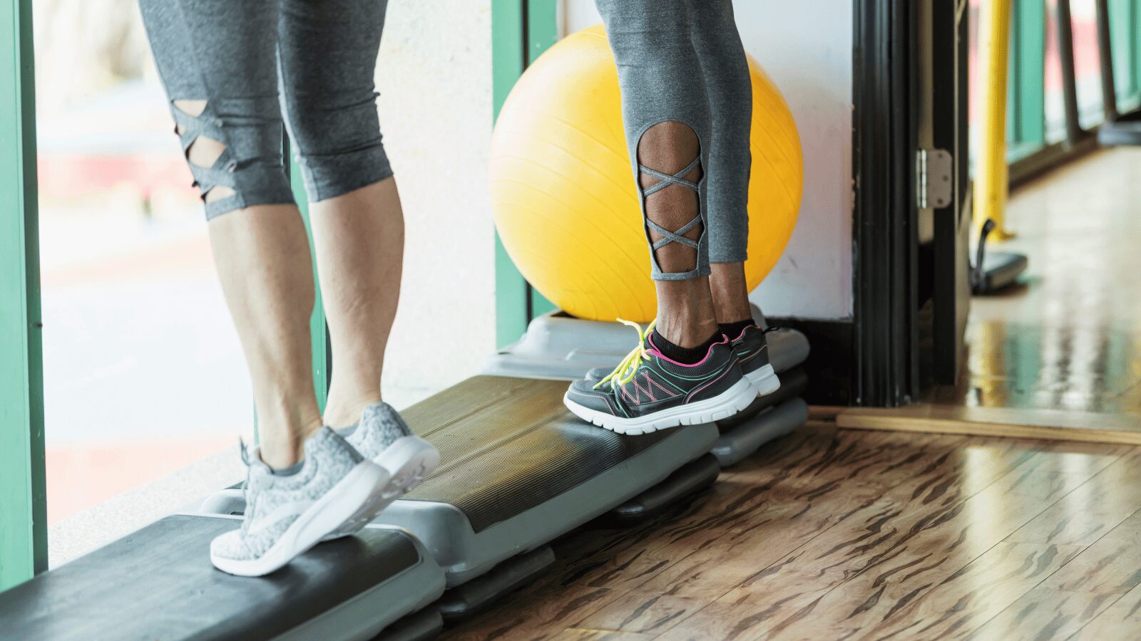 かかと上げ下げ運動